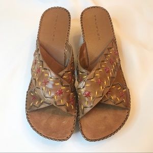 NWOT Truflex sandals 9.5